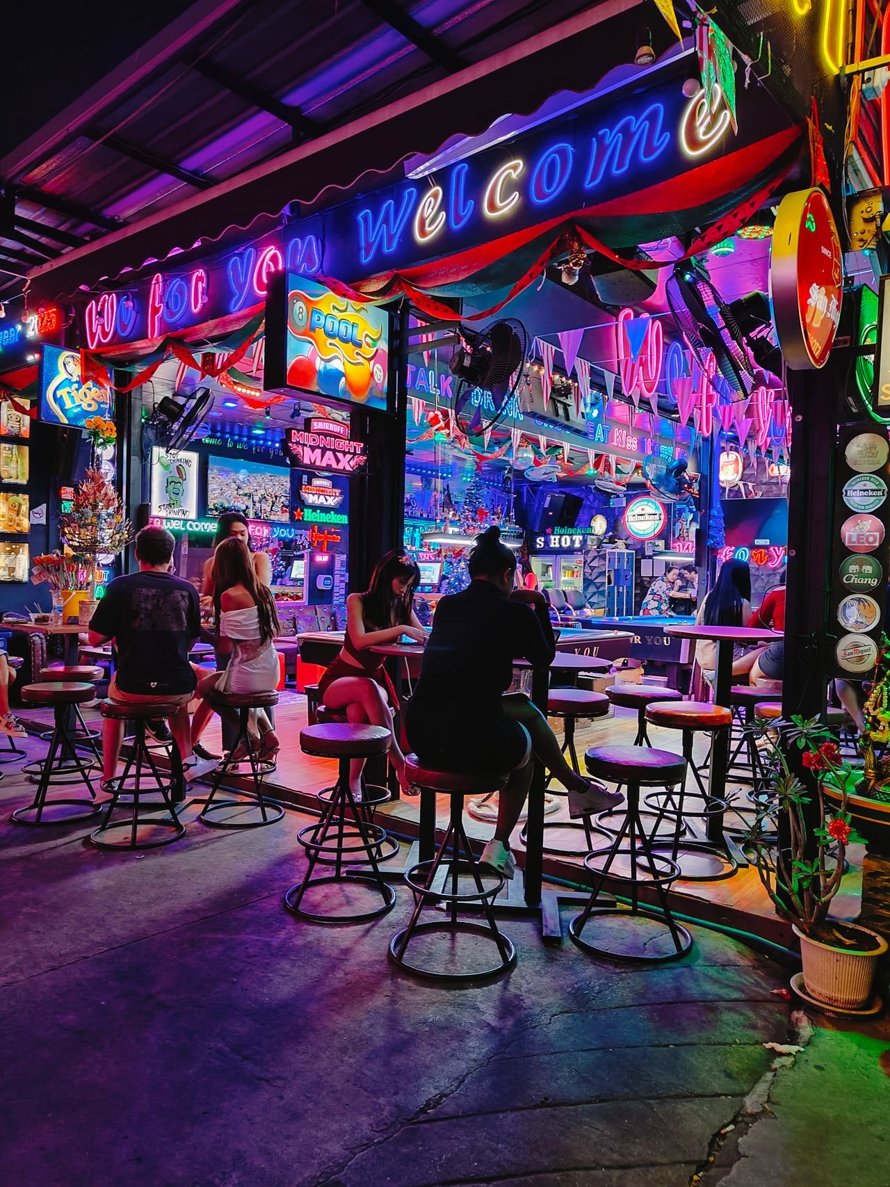 Neon Roulette